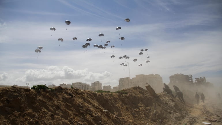 United States Air Force drops humanitarian aid to Palestinians in...