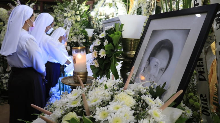 Catholic nuns visit the wake of Negros Oriental Gov. Roel...