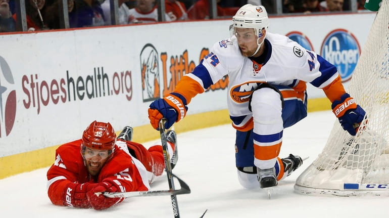 Detroit Red Wings center Riley Sheahan and New York Islanders...