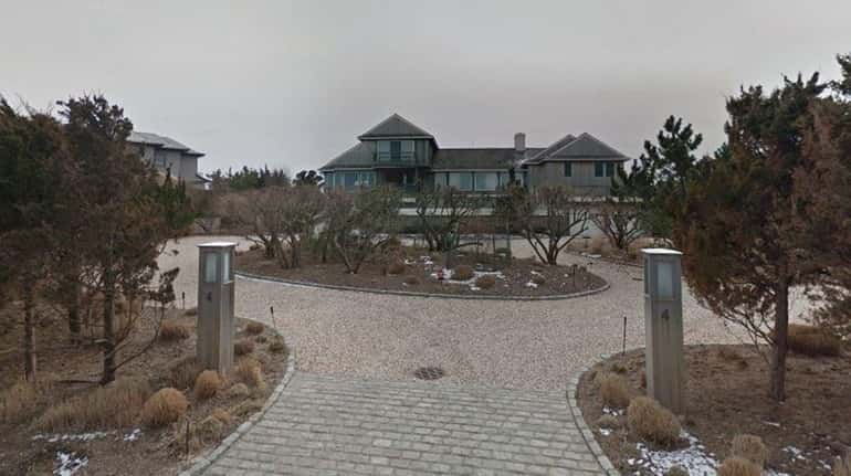 New York Giants quarterback Eli Manning reportedly purchased this waterfront...