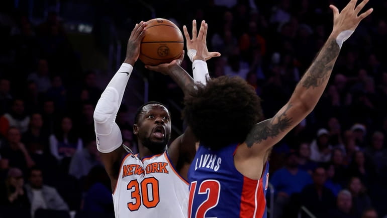 Julius Randle #30 of the Knicks puts up a shot...