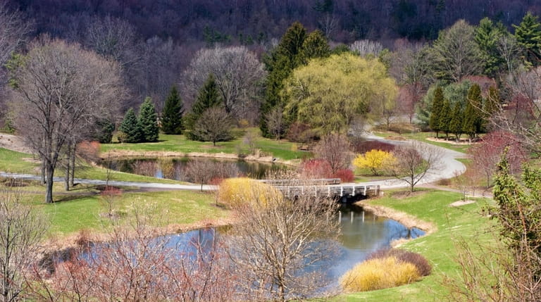 Cornell University's Botanic Gardens featues a new Welcome Center to a 3,000-acre multisection...