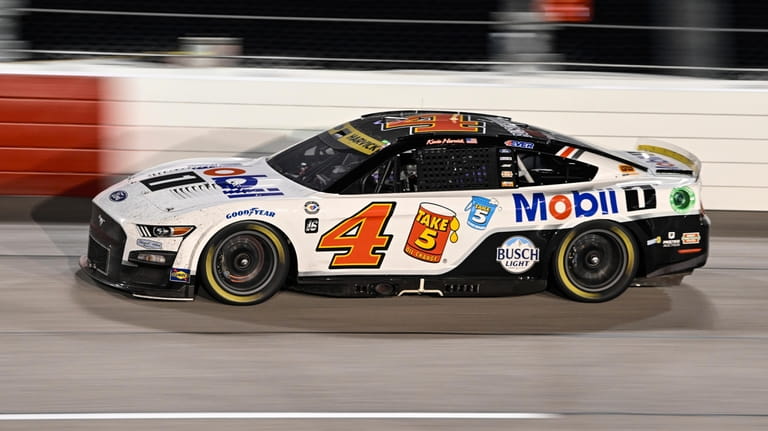 Kevin Harvick (4) steers into Turn 1 during a NASCAR...