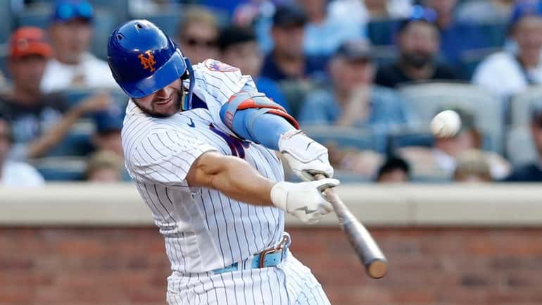 Pete Alonso #20 of the Mets bats during the sixth...