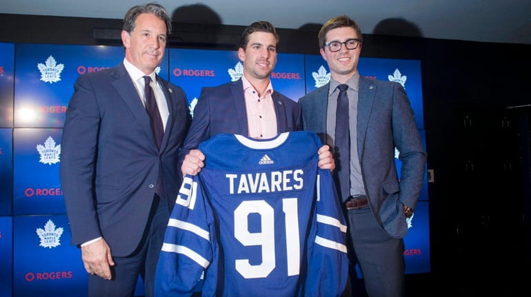 John Tavares poses with Maple Leafs president Brendan Shanahan, left,...