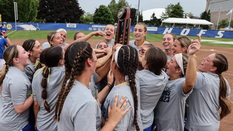 Hofstra wins the CAA softball championship over Towson at Hofstra on...