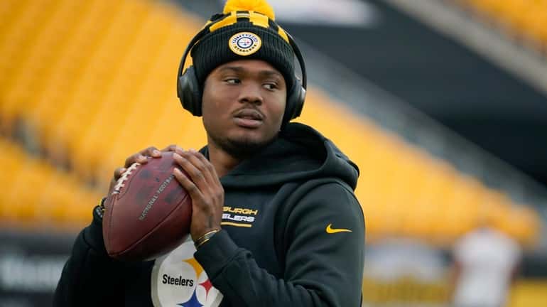 Steelers quarterback Dwayne Haskins warms up before an NFL game...