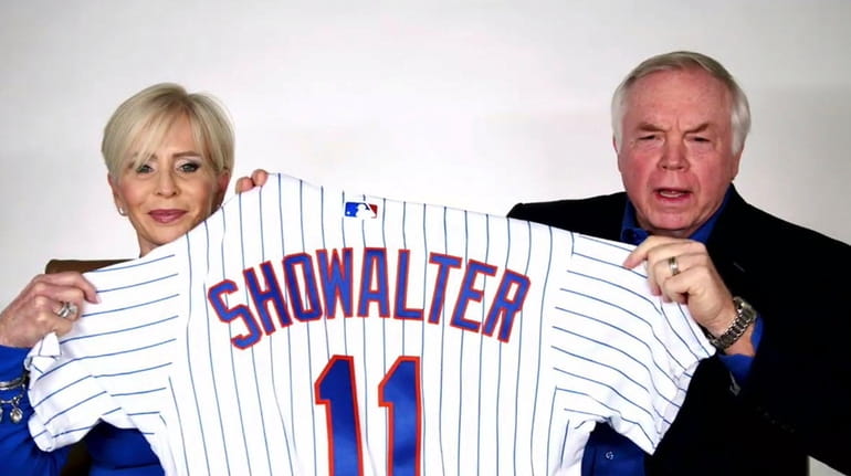 This still image from video shows Mets manager Buck Showalter, right,...