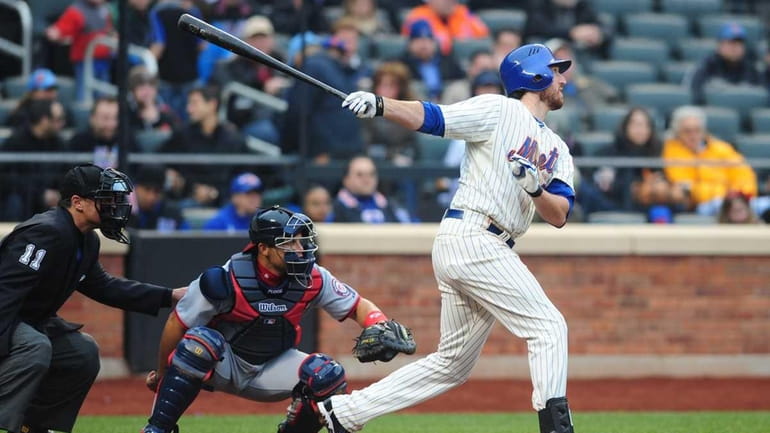 Ike Davis scores David Wright with a sacrafice fly during...
