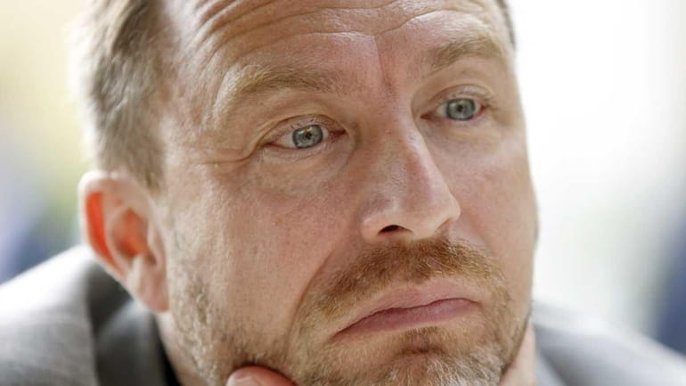 Jimmy Wales, who helped found the online encyclopedia Wikipedia, says...