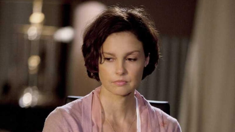 In the "Missing" premiere episode, "Pilot," Ashley Judd stars as...