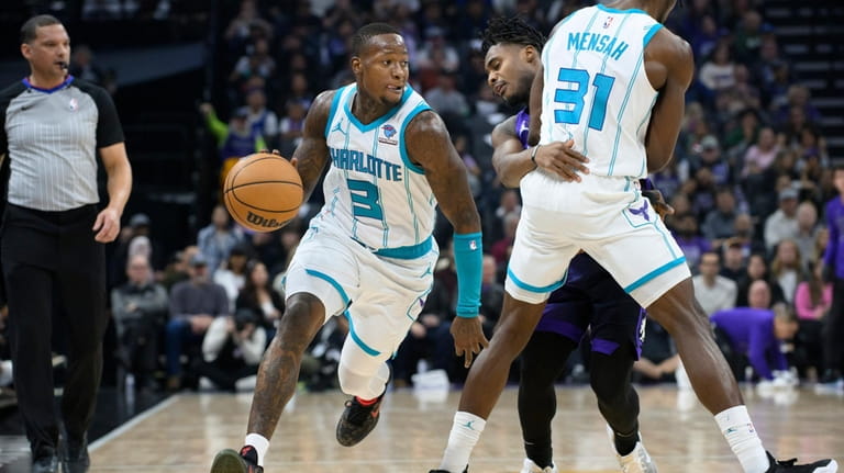 Charlotte Hornets guard Terry Rozier (3) drives to the basket...