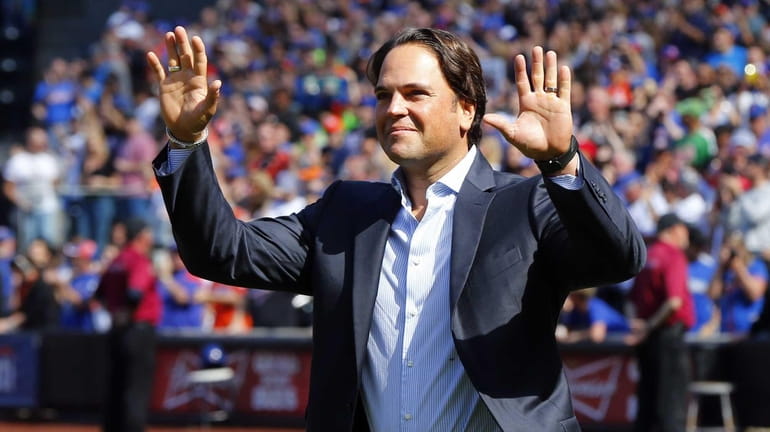 Mike Piazza waves to the crowd as he is introduced...