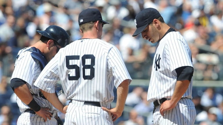 New York Yankees pitching coach Dave Eiland (58) talks with...