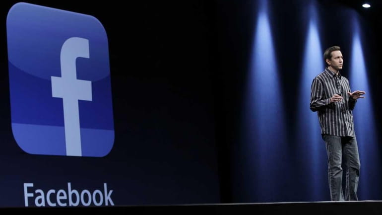 Apple's Scott Forstall talks about using Facebook at the Apple...