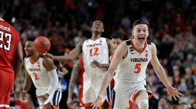 Virginia guard Kyle Guy (5) celebrates in front of Texas...