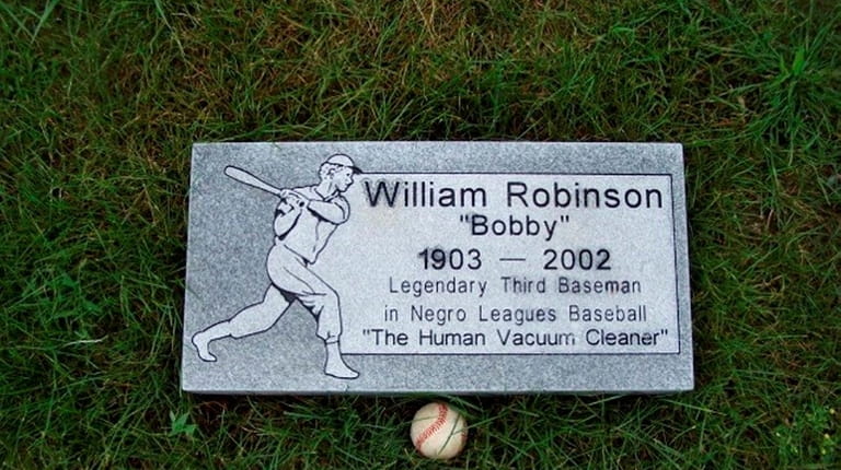 Gravestone of Negro League baseball player Bobby Robinson