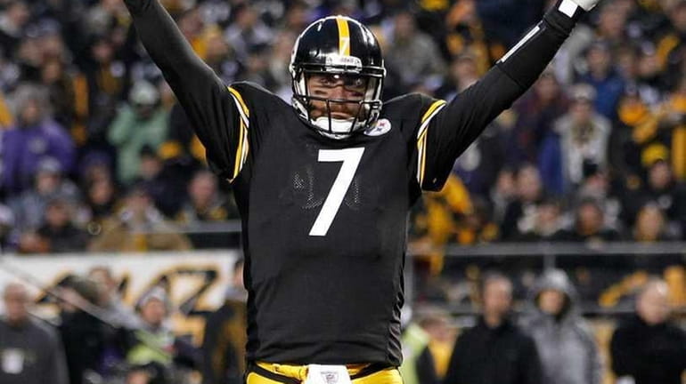 Quarterback Ben Roethlisberger #7 of the Pittsburgh Steelers celebrates a...
