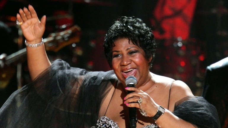 Aretha Franklin performs during the 2009 Mandela Day: A 46664...