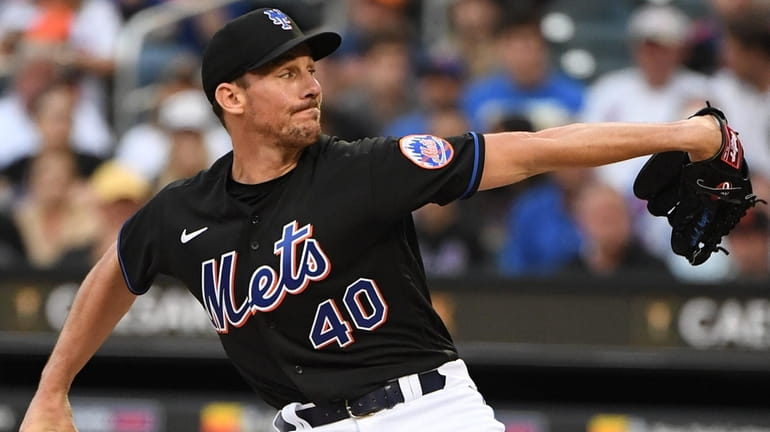 Mets starting pitcher Chris Bassitt delivers against the Marlins during...