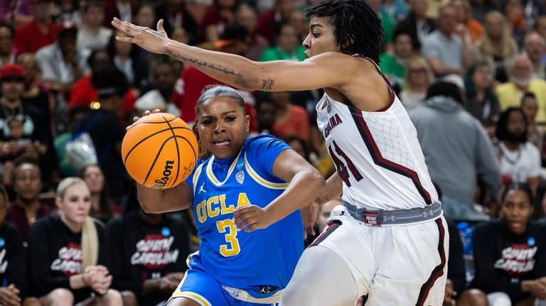 UCLA's Londynn Jones (3) drives the ball around South Carolina's...