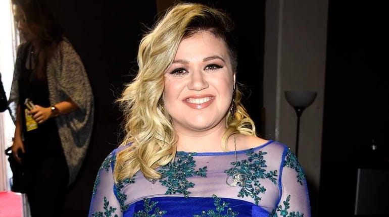 Kelly Clarkson announced that she's pregnant with her second child...