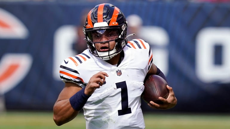Bears quarterback Justin Fields runs for first down against the...
