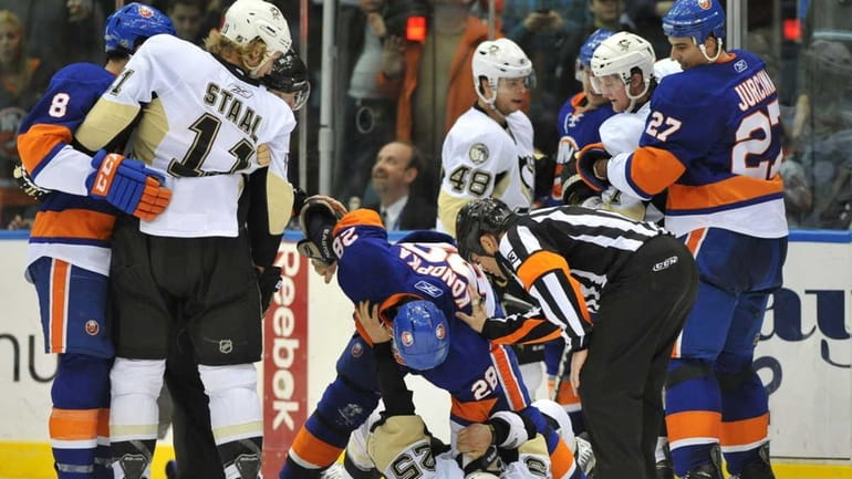 New York Islanders' Zenon Konopka (28) throws a punch to...