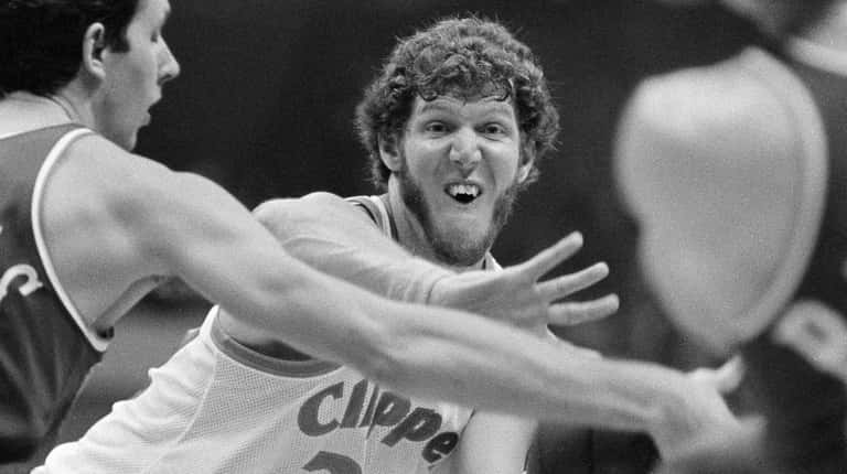 San Diego Clippers' Bill Walton lets a pass fly under...