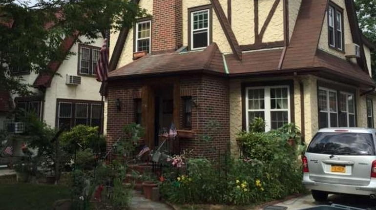 Donald Trump childhood home in Jamaica Estates was sold at...