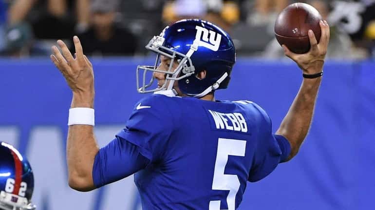 Giants quarterback Davis Webb throws a pass against the Steelers...