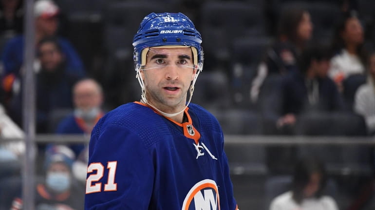 Islanders center Kyle Palmieri looks on against Chicago in the...