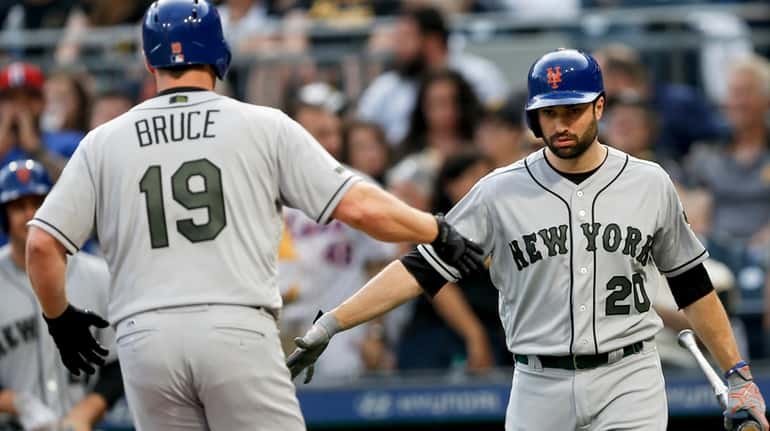 New York Mets' Jay Bruce is greeted by Neil Walker...