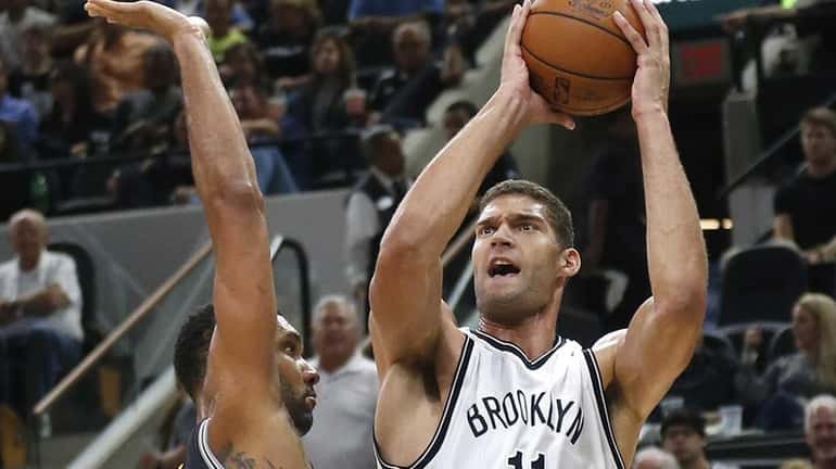 Brook Lopez #11 of the Brooklyn Nets shoots over Tim...