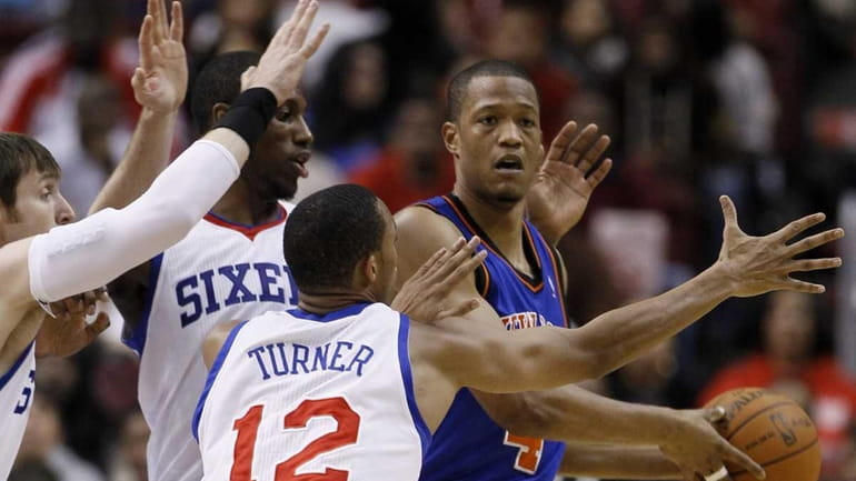 New York Knicks' Anthony Randolph, right, is pressured for the...