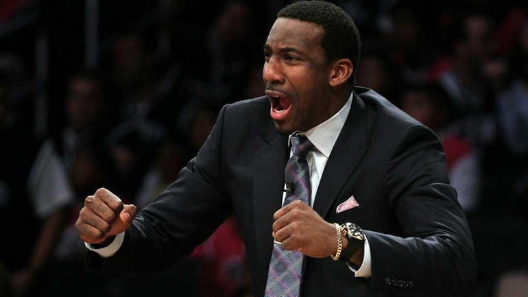 Amare Stoudemire calls out from the bench during the T-Mobile...