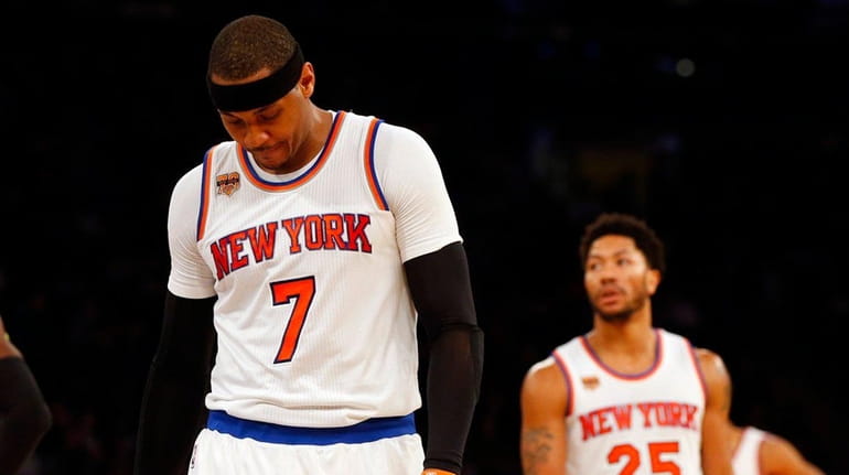 Carmelo Anthony #7 and Derrick Rose #25 of the New...