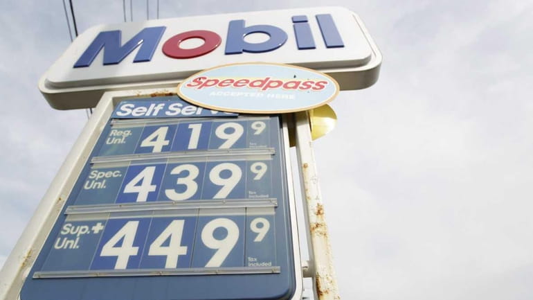 Gas prices continue to rise on Long Island. Mobile in...