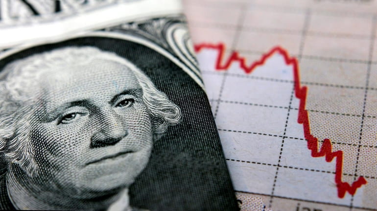 Both financial experts and everyday Americans see a looming recession...