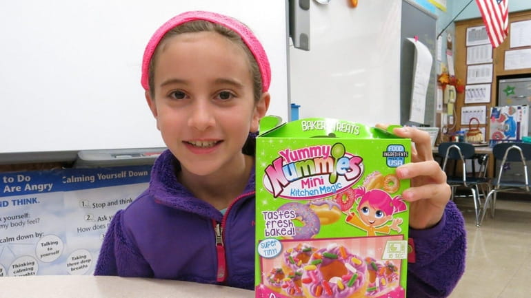 Kidsday reporter Sara Ghaly reviewed Yummy Nummies Mini Kitchen Magic.
