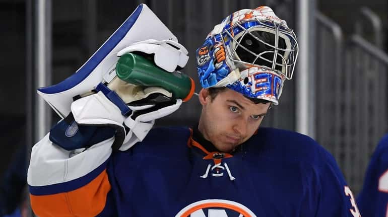 New York Islanders goaltender Ilya Sorokin sprays his neck with...