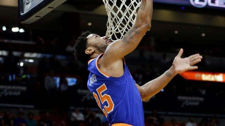 New York Knicks guard Derrick Rose shoots over Miami Heat...