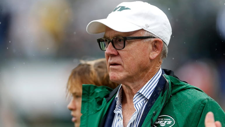 New York Jets owner Woody Johnson watches his team warm...