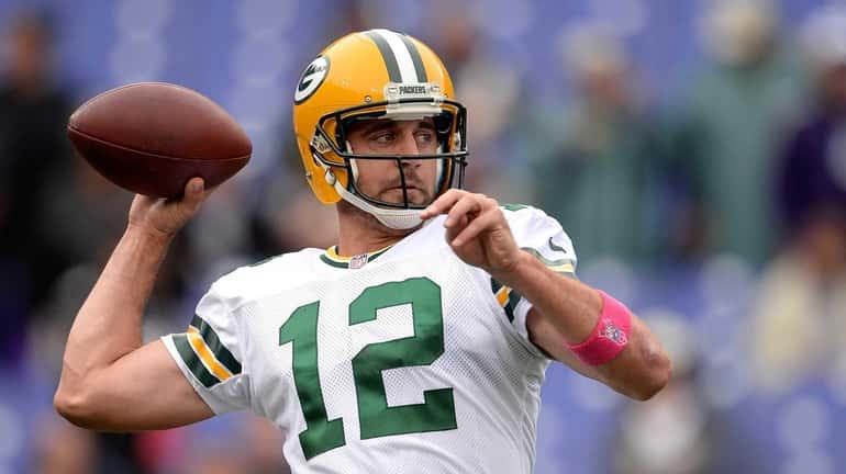 Green Bay Packers quarterback Aaron Rodgers warms up prior to...