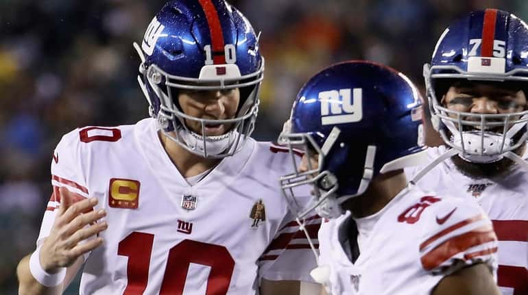 Quarterback Eli Manning of the New York Giants congratulates wide...