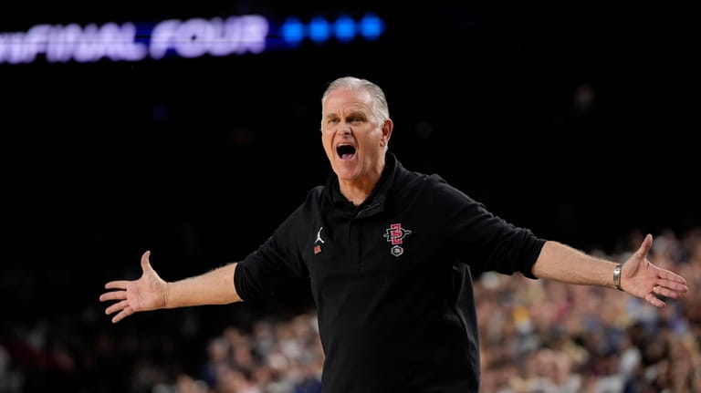 San Diego State coach Brian Dutcher reacts during the second...