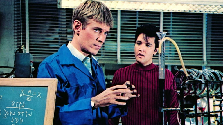  Will Hutchins (l) and Elvis Presley in the 1967 movie "Clambake."