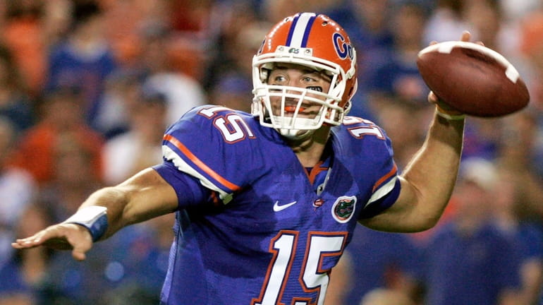 Florida quarterback Tim Tebow throws a pass during the first...