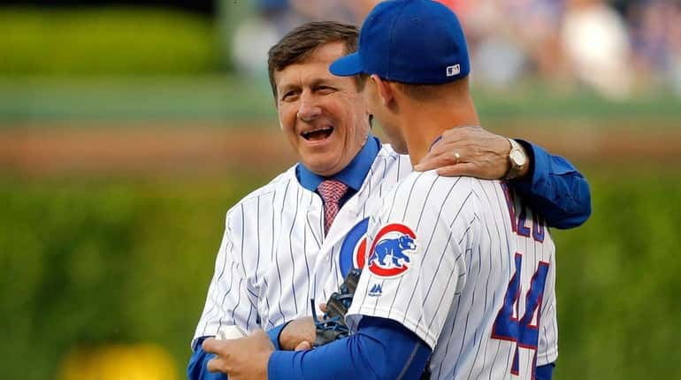 NBA reporter Craig Sager smiles as he talks with Anthony...