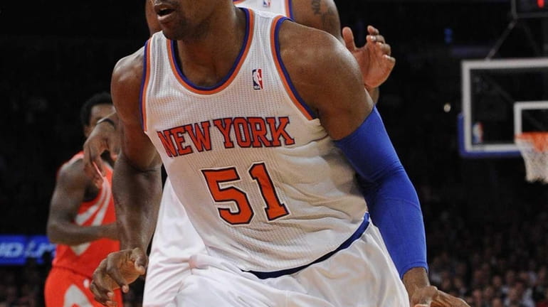 Knicks forward Metta World Peace drives the basketball against the...